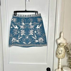 EUC Alice + Olivia Embroidered Denim Skirt 4